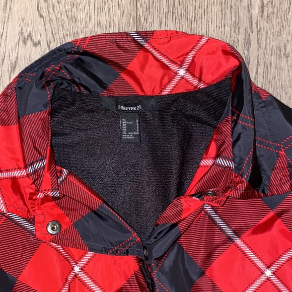 FOREVER 21 Cropped Plaid Button-Up Jacket. US S. Red/Black/White. - Picture 4 of 4